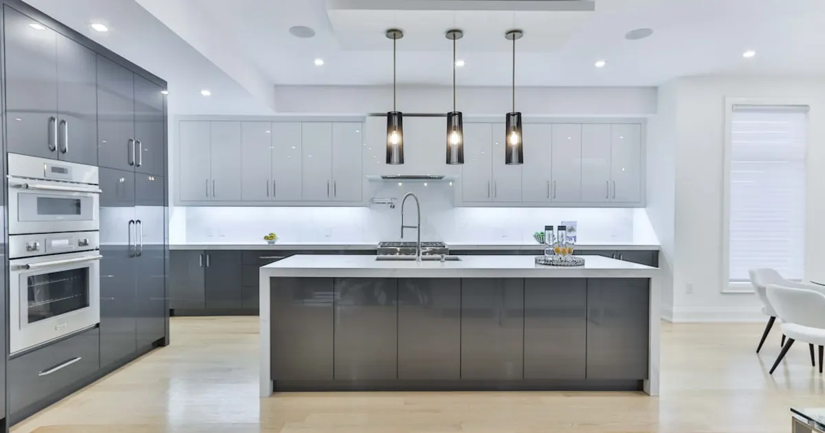 Stainless steel kitchen sink with faucet